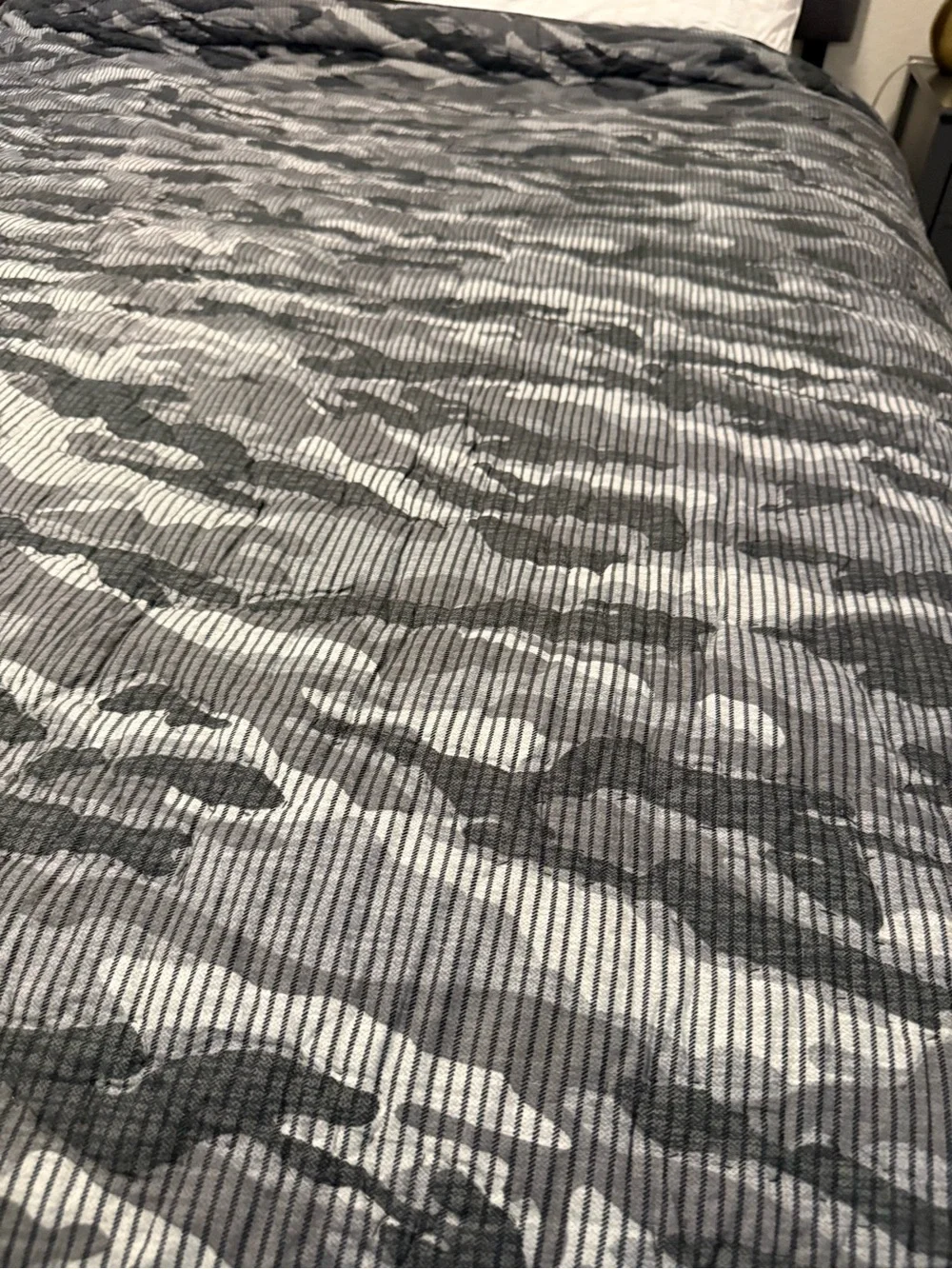 Pottery Barn Teen Gray Camouflage Quilted Coverlet queen excellent condition